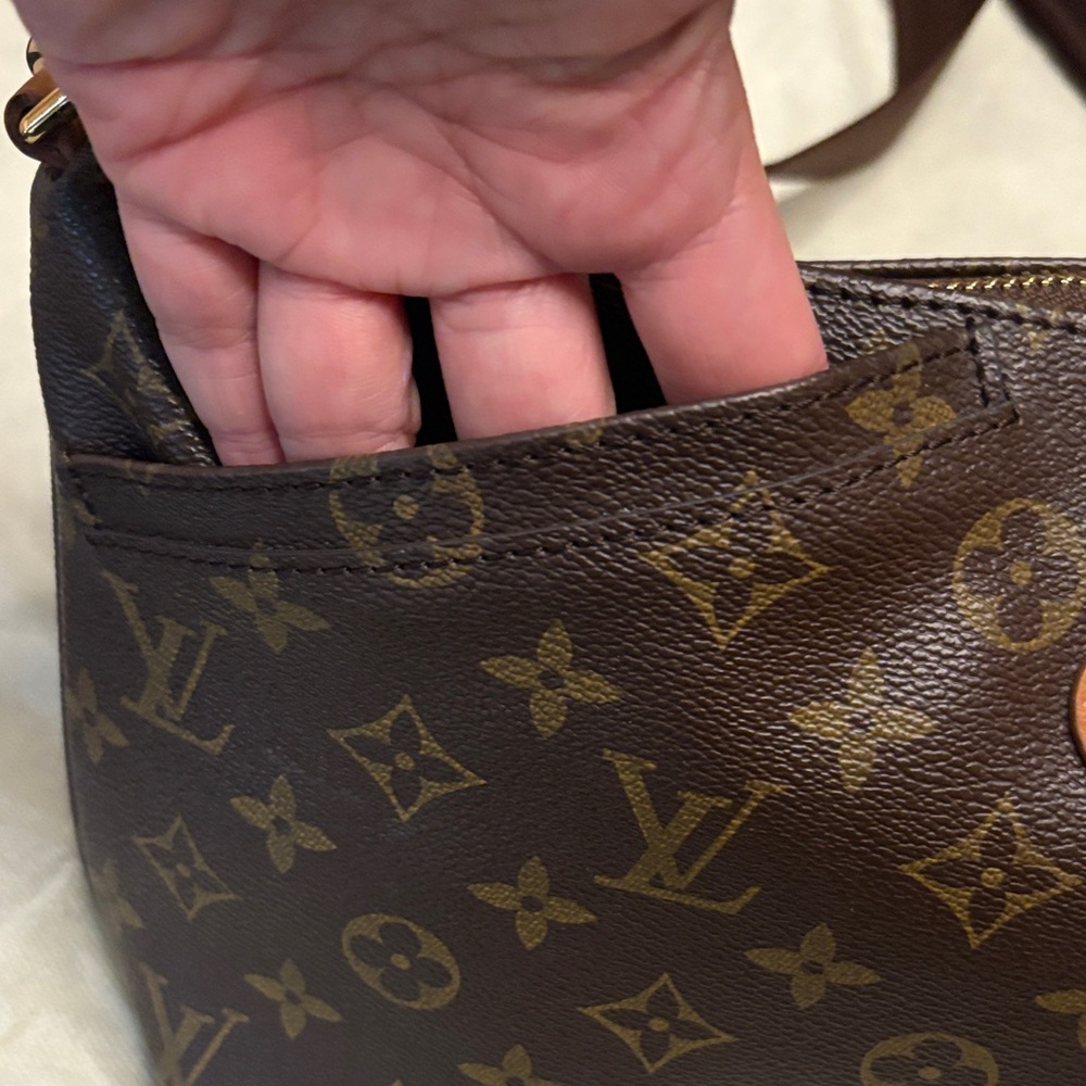 Louis vuitton Monogram Shoulder Bag with Tan Trim and Gold Hardware - Picture 5 of 11